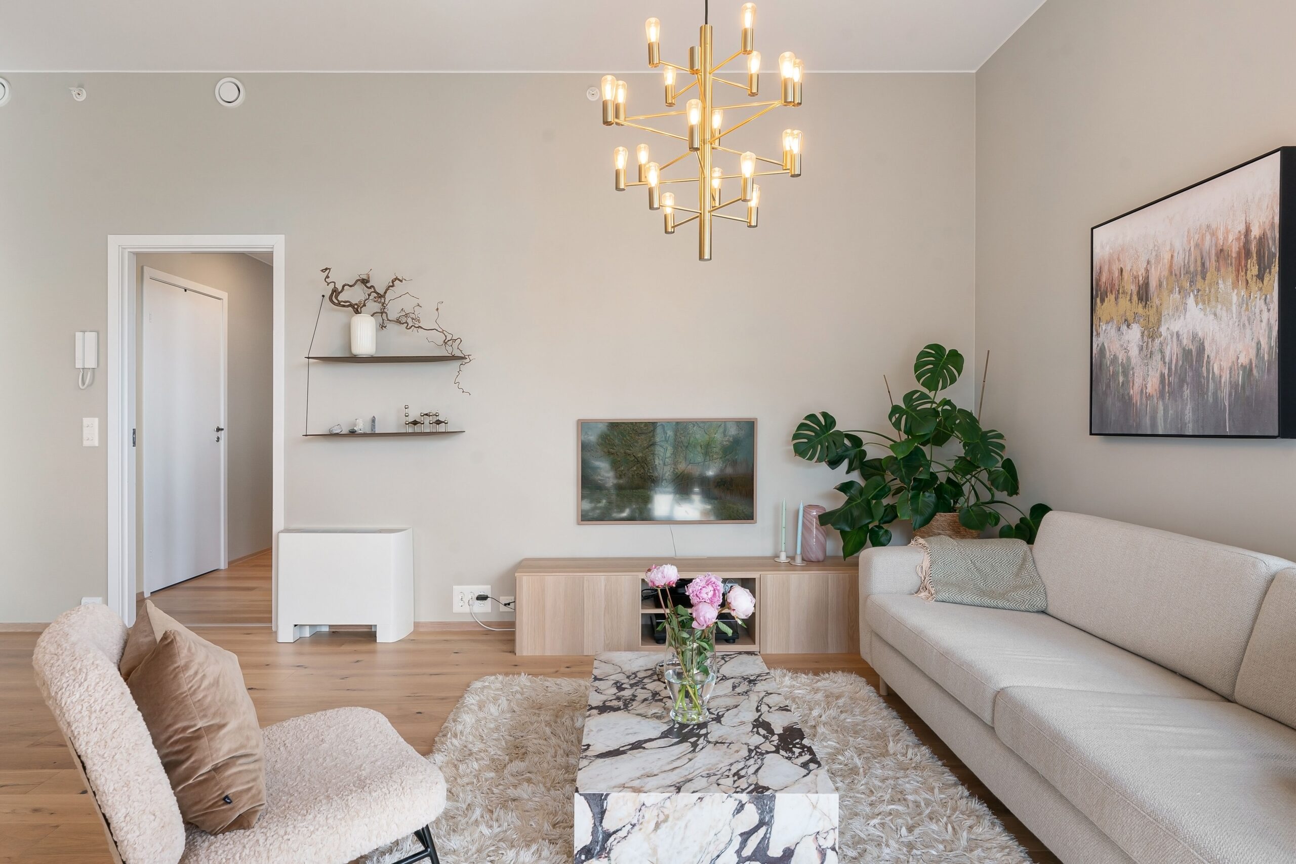 This Coffee table add purity of nature into your living room. 
