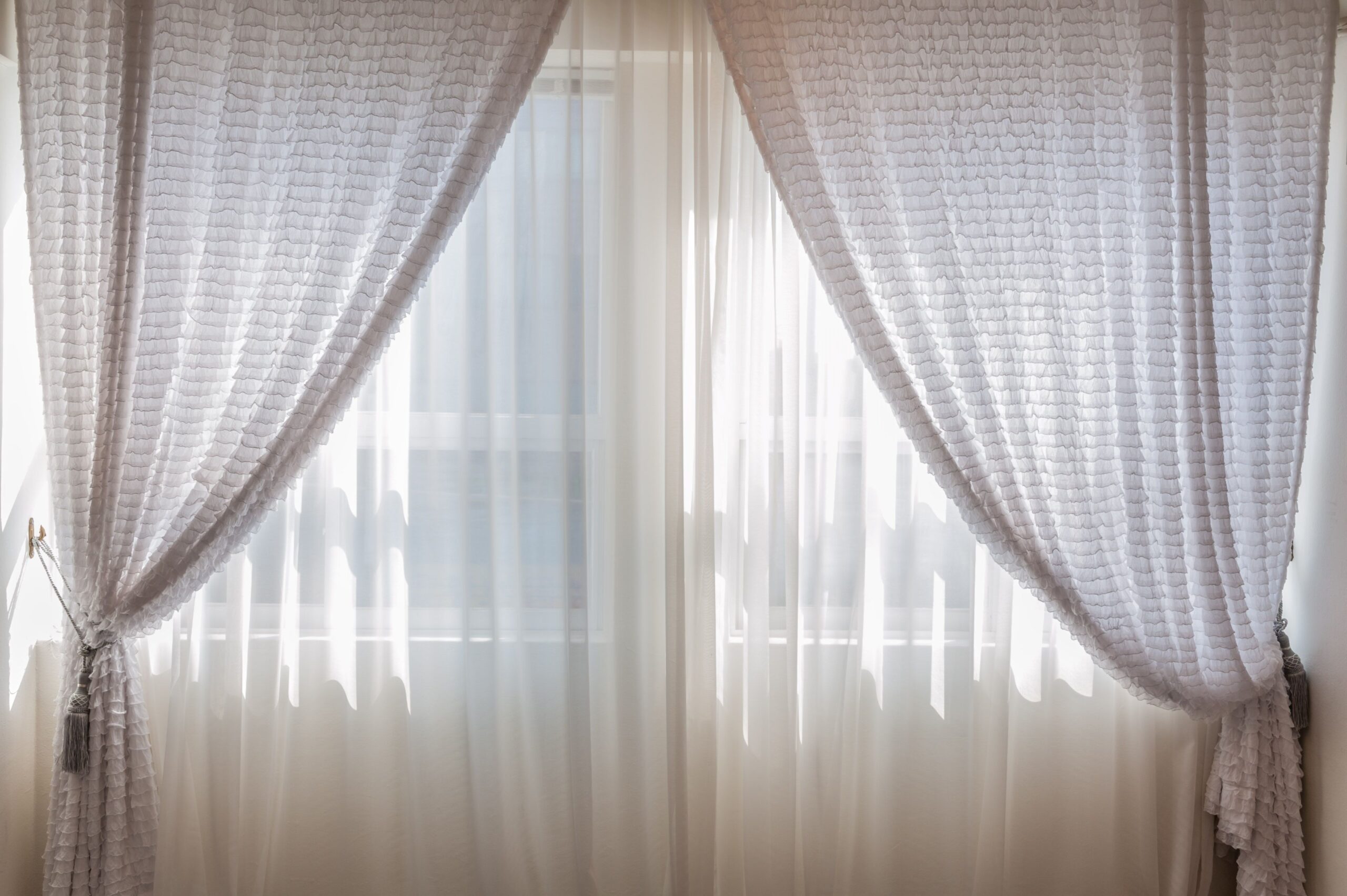 Sunlight add a free richness into your living room.