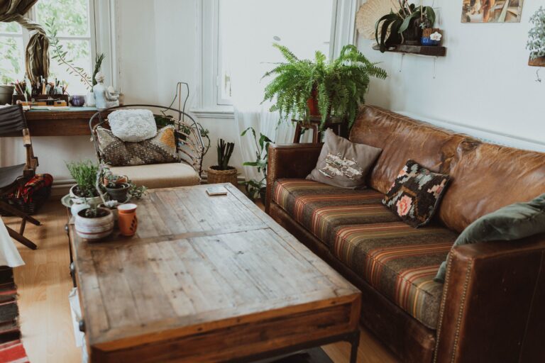 Living room that give a sense of liveliness.
